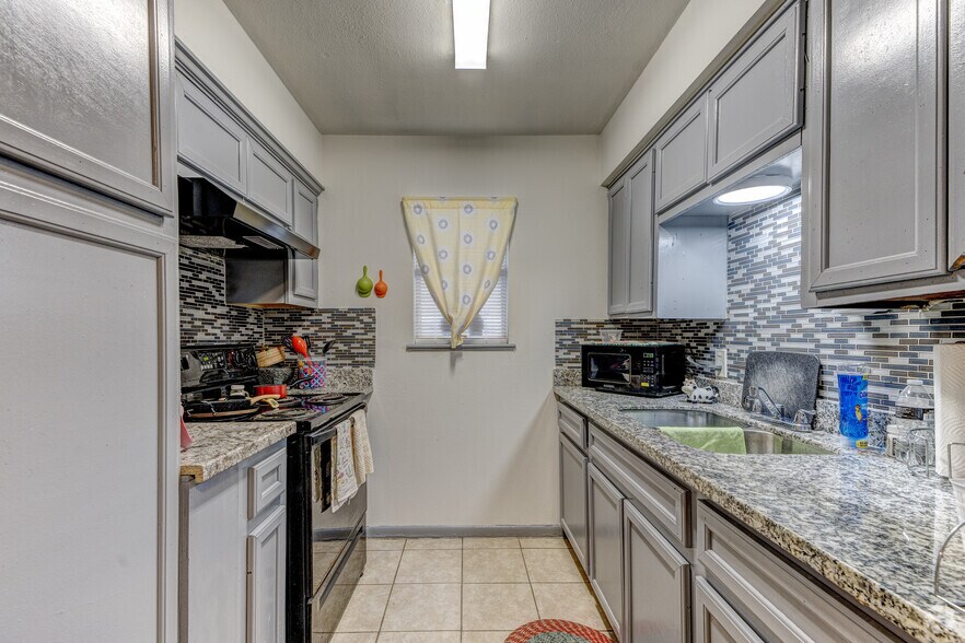 More Photos Of 1001-1007 Spooner St, Pasadena Apartments For Sale