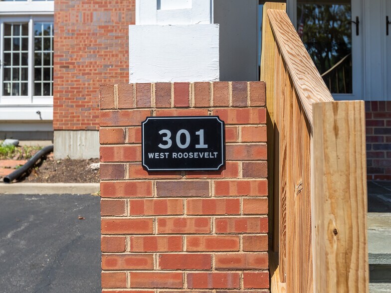 More Photos Of 301 W Roosevelt Rd, Wheaton Office For Lease