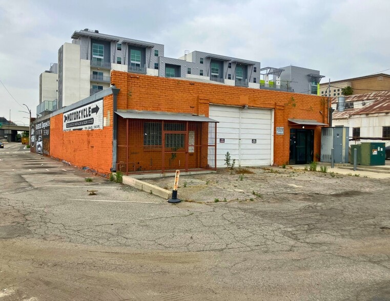 More Photos Of 36 E Palm Ave, Burbank Warehouse For Lease