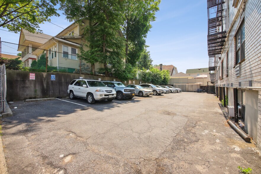 More Photos Of 690 Castleton Ave, Staten Island Apartments For Lease