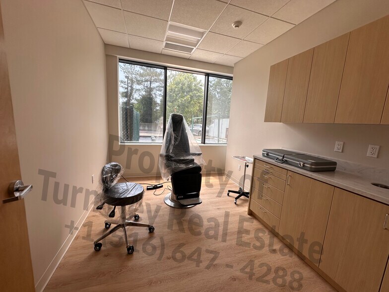 More Photos Of 1000 Northern Blvd, Great Neck Medical For Lease
