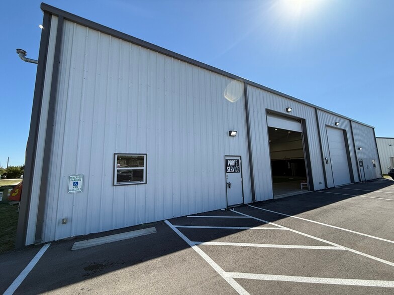 More Photos Of 6875 Jackson, Krum Warehouse For Sale