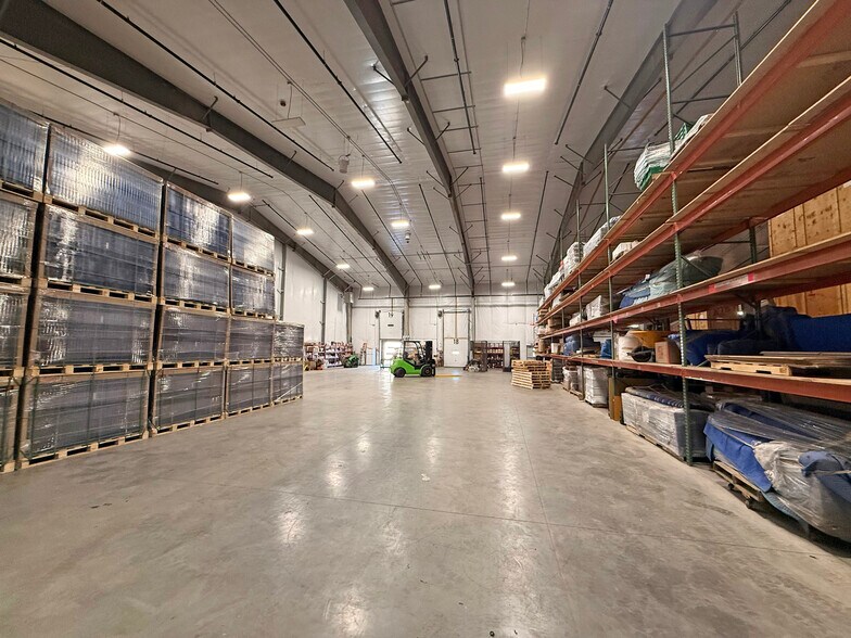 More Photos Of 84 Warren Ave, Westbrook Warehouse For Lease