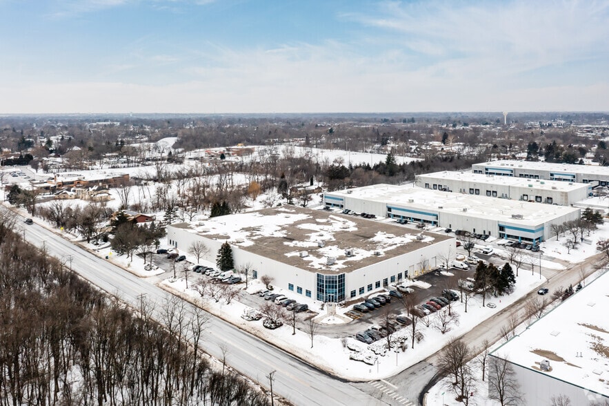 More Photos Of 400 Medinah Rd, Roselle Warehouse For Lease