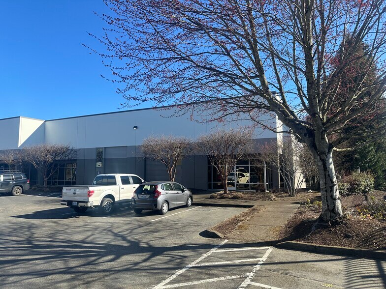 More Photos Of 15140 SE 82nd Dr, Clackamas Warehouse For Lease