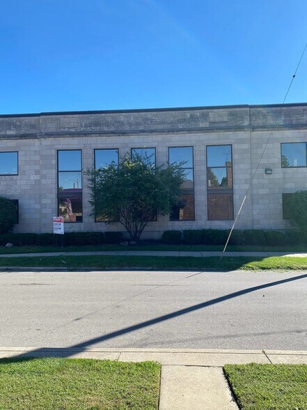 More Photos Of 1033 W Sylvania Ave, Toledo Bank For Lease