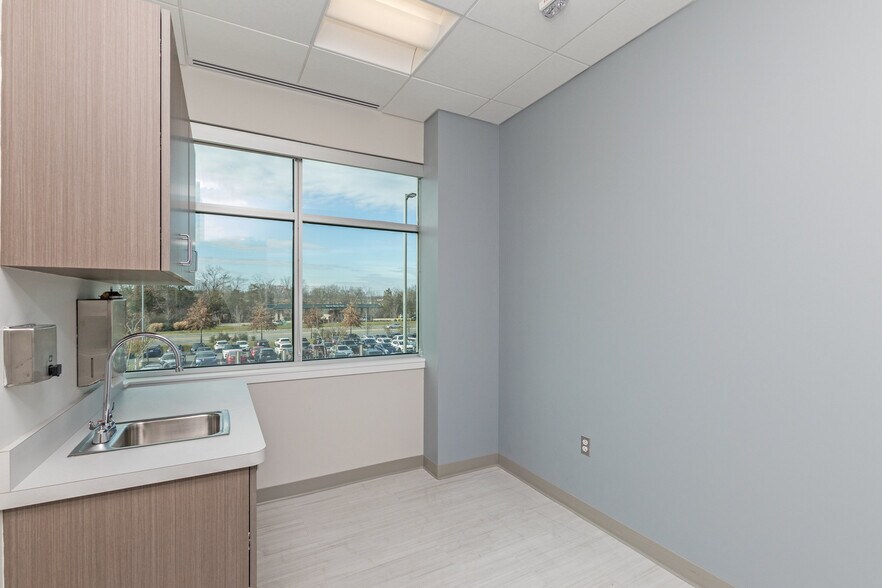 More Photos Of 24430 Stone Springs Blvd, Dulles Town Center Medical For Lease