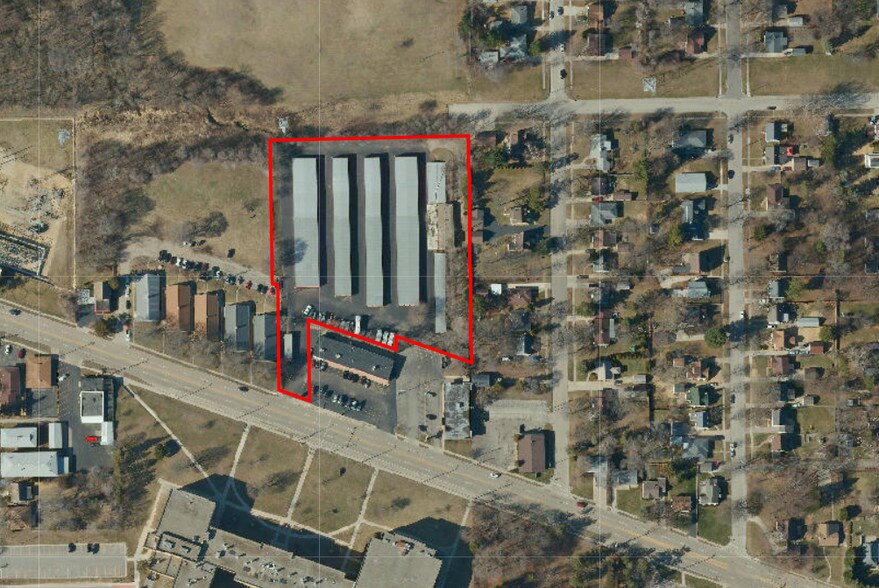 More Photos Of 3000 Charles St, Rockford Self Storage For Sale
