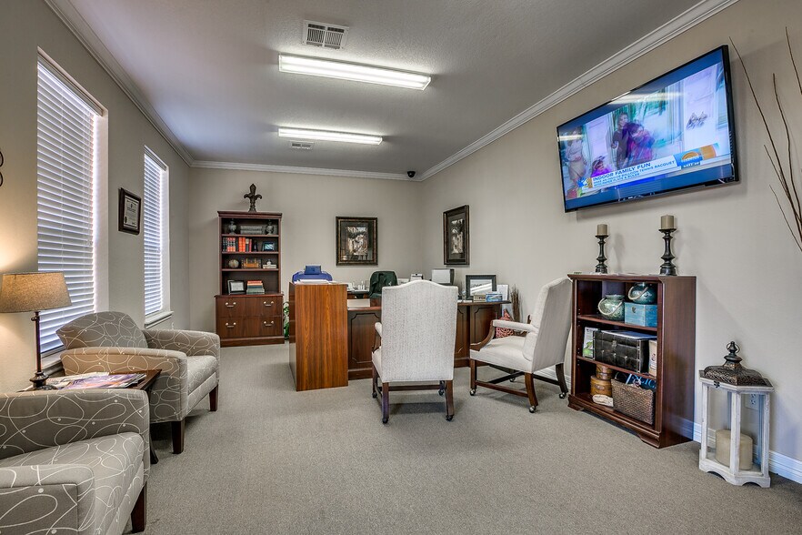 More Photos Of 1120 Rambling Oaks Dr, Norman Office For Lease