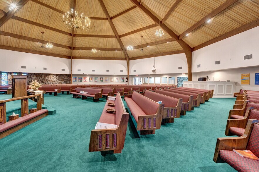 More Photos Of 3232 Covington Pike, Memphis Religious Facility For Sale