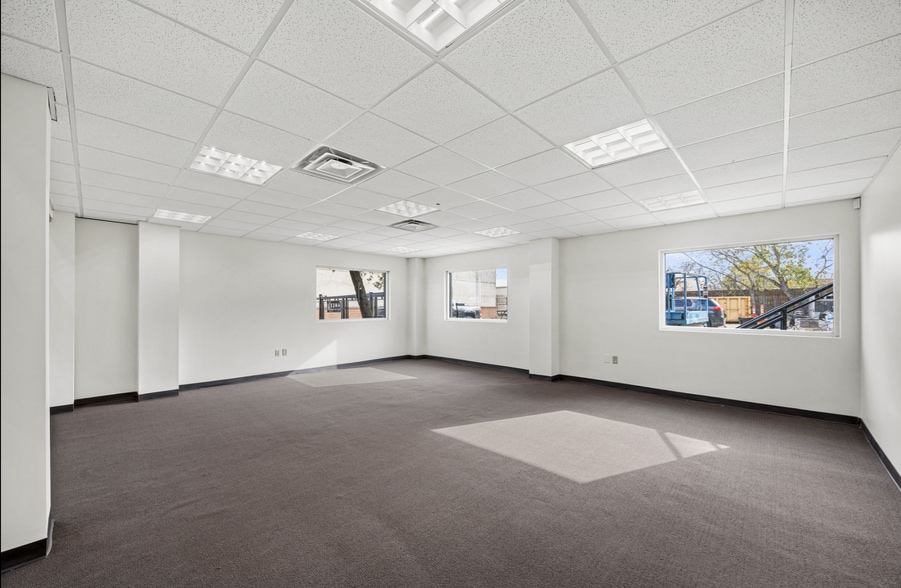 More Photos Of 1878 Royal Ln, Dallas Warehouse For Sale