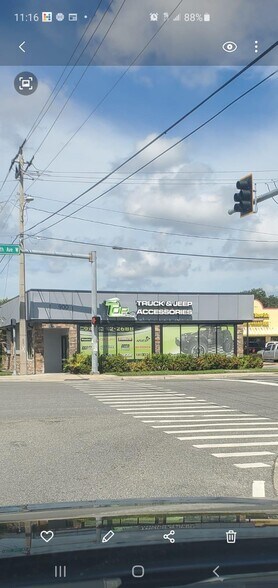 900 17TH ST W  
