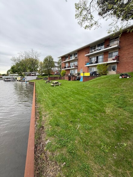 More Photos Of 408 N Liberty St, Belleville Apartments For Sale