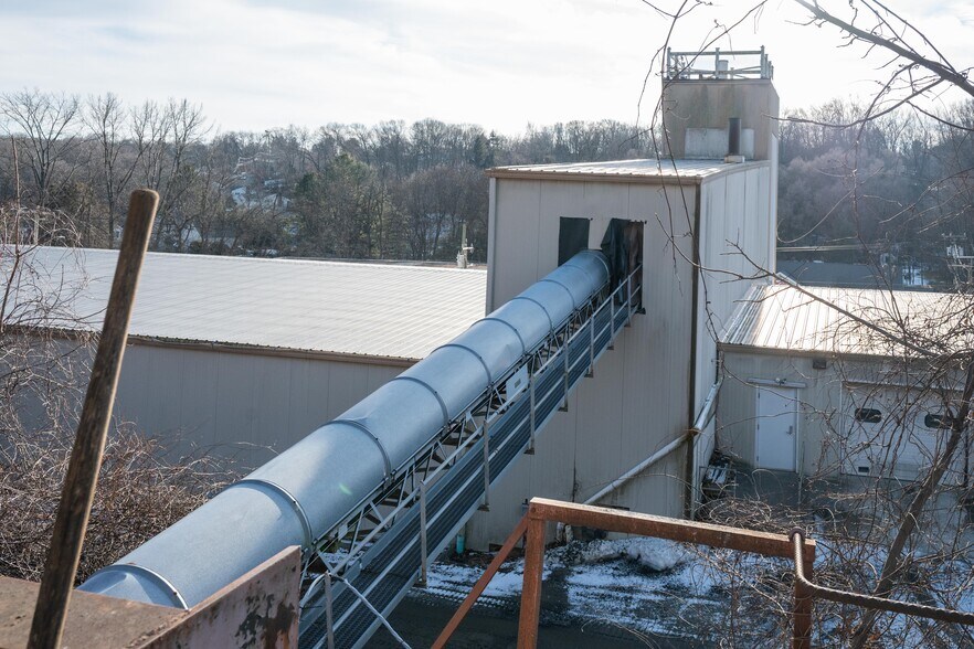 More Photos Of 41 Padanaram Rd, Danbury Manufacturing For Sale