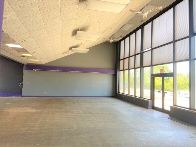 More Photos Of 3560-3570 Western Ave, Highland Park Freestanding For Sale