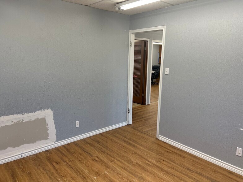 More Photos Of 810 E Main Ave, Robstown Office For Lease