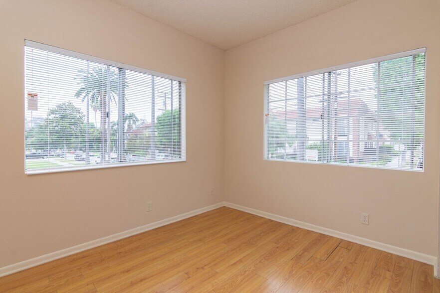 More Photos Of 404 Lincoln Ave, Glendale Apartments For Sale
