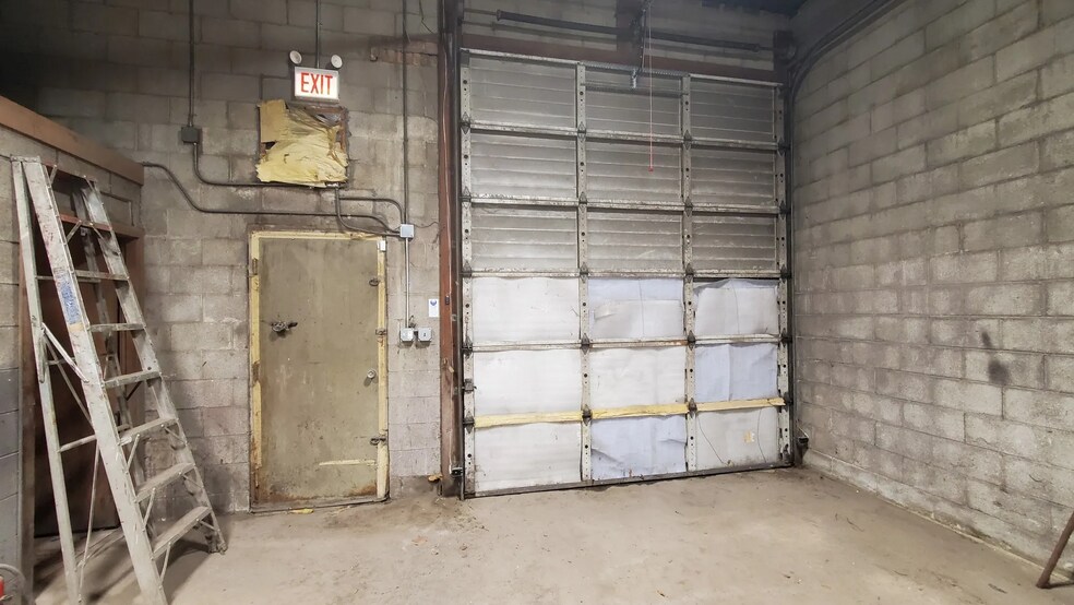 More Photos Of 4251 N Western Ave, Chicago General Retail For Lease