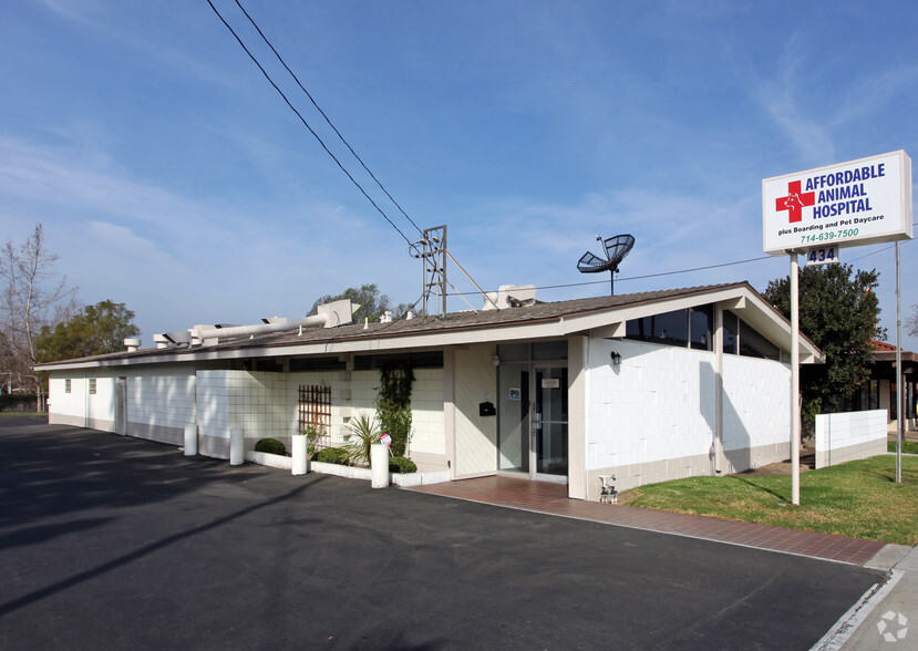 Primary Photo Of 434 S Tustin St, Orange Veterinarian Kennel For Sale