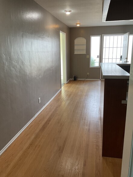 More Photos Of 626 Civic Center Dr, Vista Medical For Lease