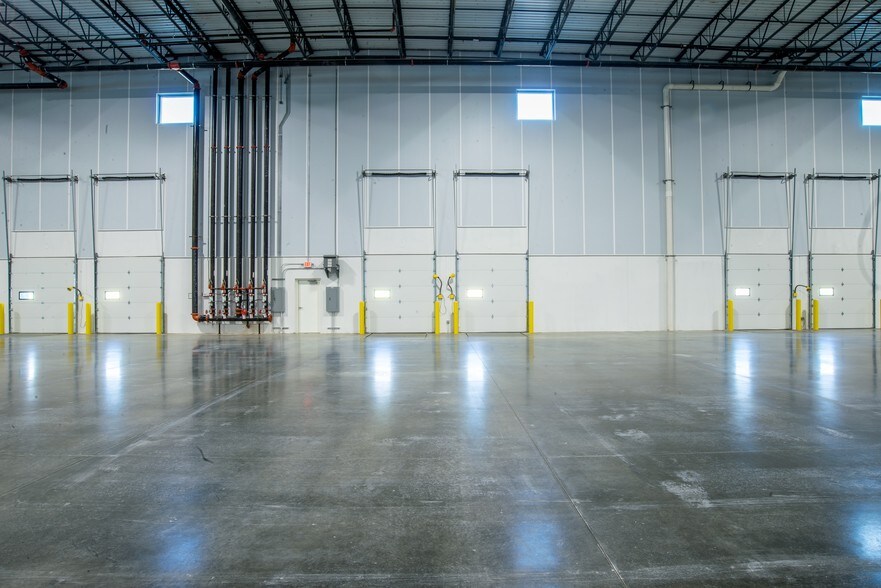More Photos Of 120 Velocity Way, Shepherdsville Distribution For Lease