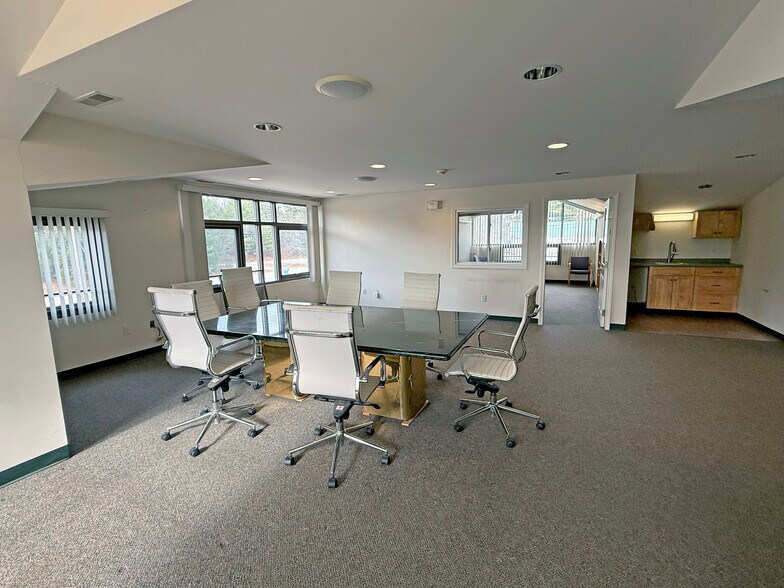 More Photos Of 149 Sheep Davis Rd, Pembroke Storefront For Sale