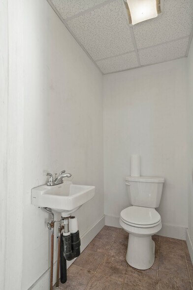 More Photos Of 226-228 Sargeant St, Holyoke Storefront For Lease