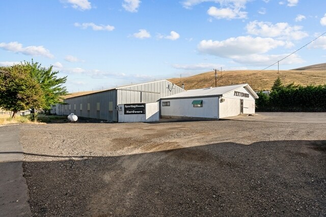 More Photos Of 424 W Linden Way, Heppner Storefront For Sale