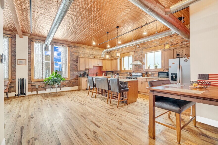 More Photos Of 306-310 Huron Ave, Port Huron Freestanding For Sale