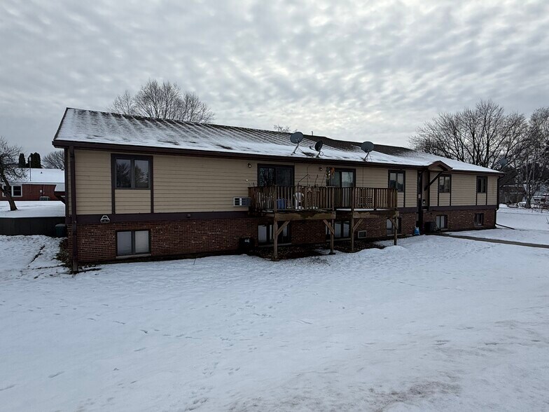 More Photos Of 165 S Chet Krause Dr, Iola Multifamily For Sale