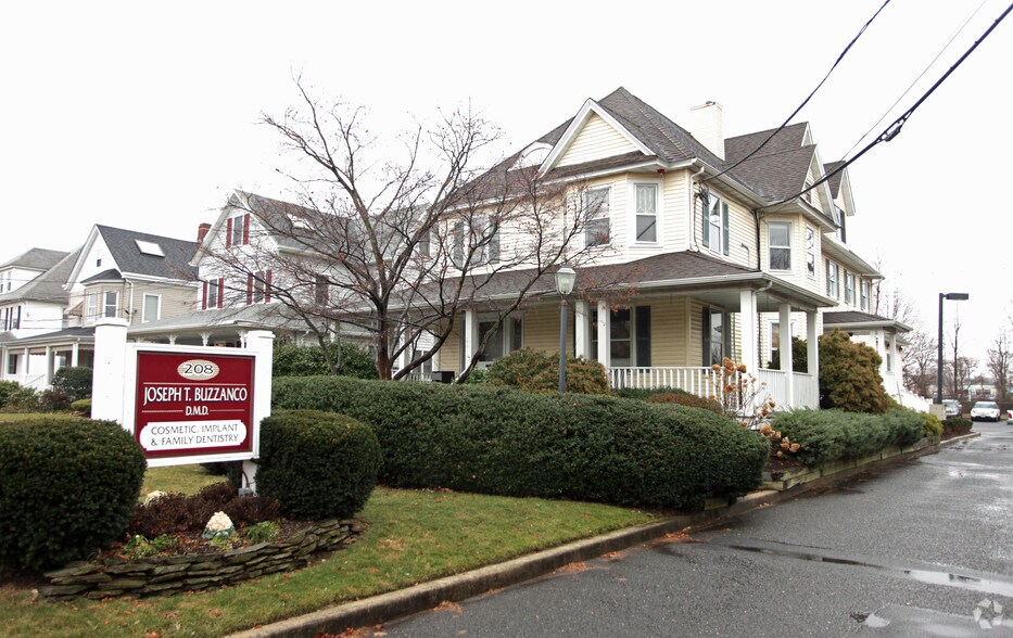 Primary Photo Of 208 Maple Ave, Red Bank Office For Lease