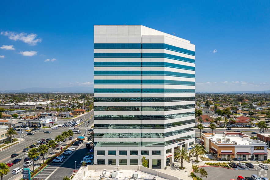More Photos Of 17011 Beach Blvd, Huntington Beach Office For Lease