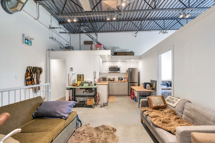 More Photos Of 5491 Regent St, Burnaby Distribution For Sale