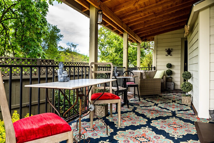 More Photos Of 236 SE Stephens St, Roseburg Hospitality For Sale