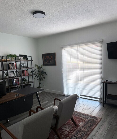 More Photos Of 818 E Charleston Blvd, Las Vegas Office For Sale