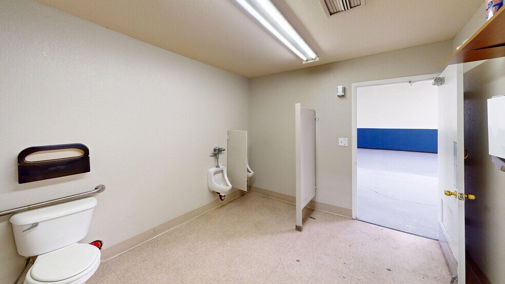 More Photos Of 13722 S Harvard Pl, Gardena Industrial For Lease