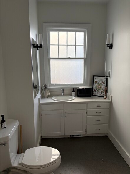 More Photos Of 614 Boylston Ave E, Seattle Office For Sale