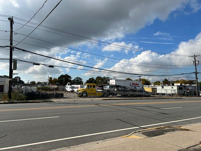 Primary Photo Of 401 Hicksville Rd, Bethpage Storefront Retail Office For Sale