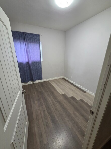 More Photos Of 5190 Clarkson St, Denver Service For Sale