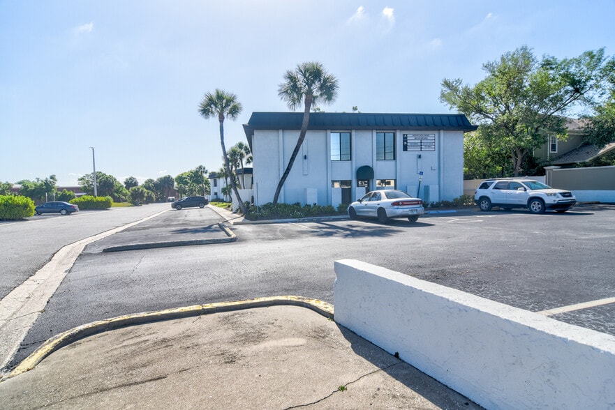 More Photos Of 12945 Seminole Blvd, Largo Office For Lease