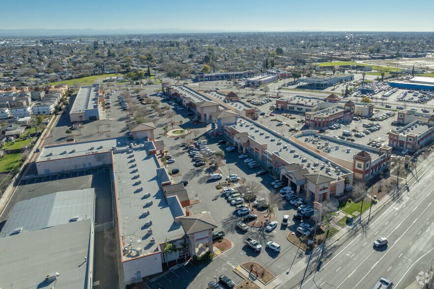 More Photos Of 6821-6833 Stockton Blvd, Sacramento Unknown For Lease