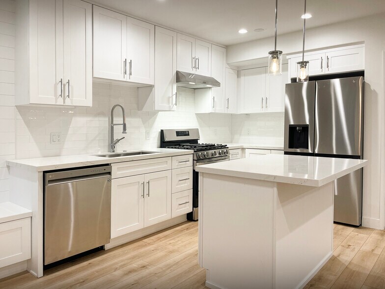 More Photos Of 527-529 Catalina, Laguna Beach Apartments For Sale