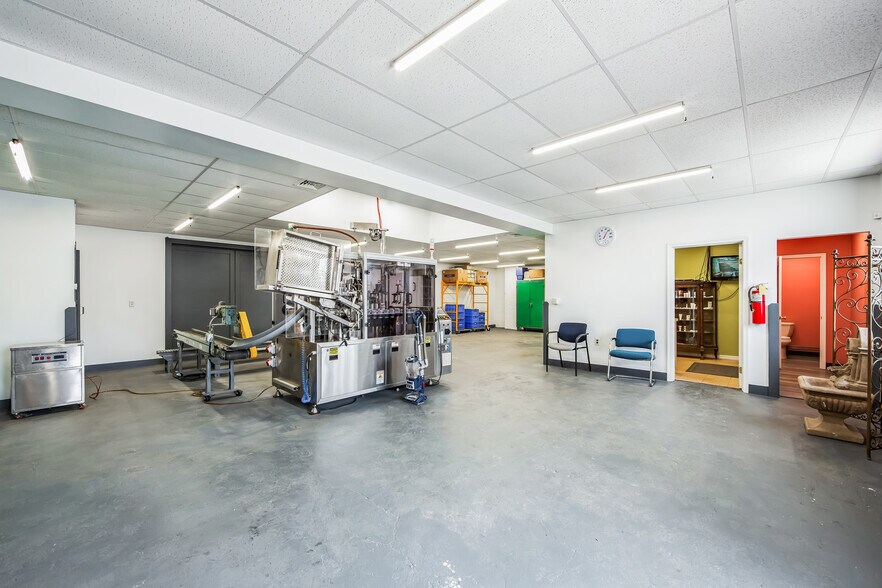 More Photos Of 1512 N Heald St, Wilmington Light Distribution For Sale