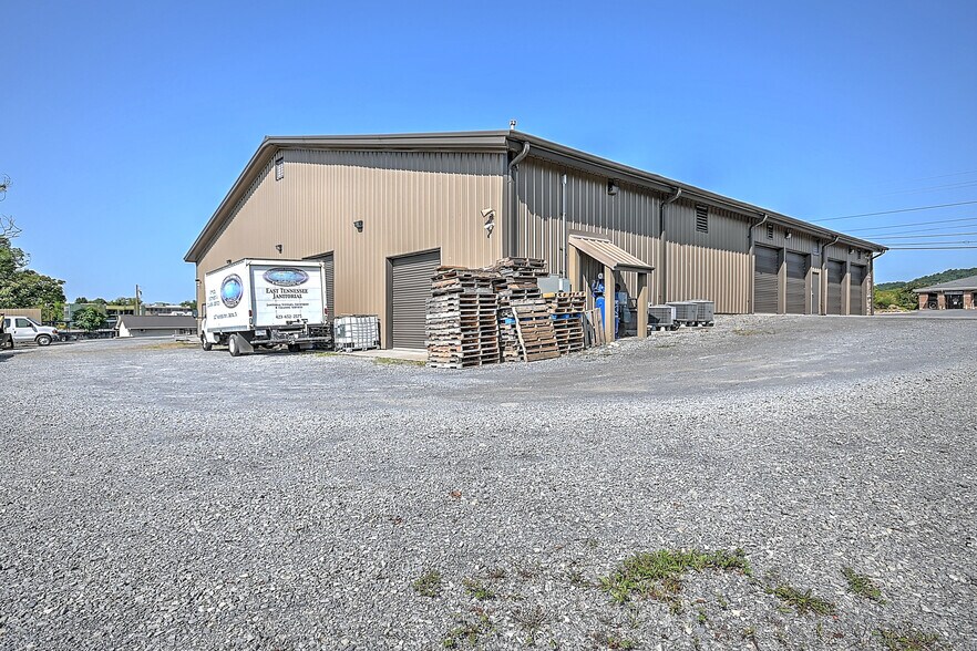 More Photos Of 317 Bluff City Hwy, Bristol Flex For Sale