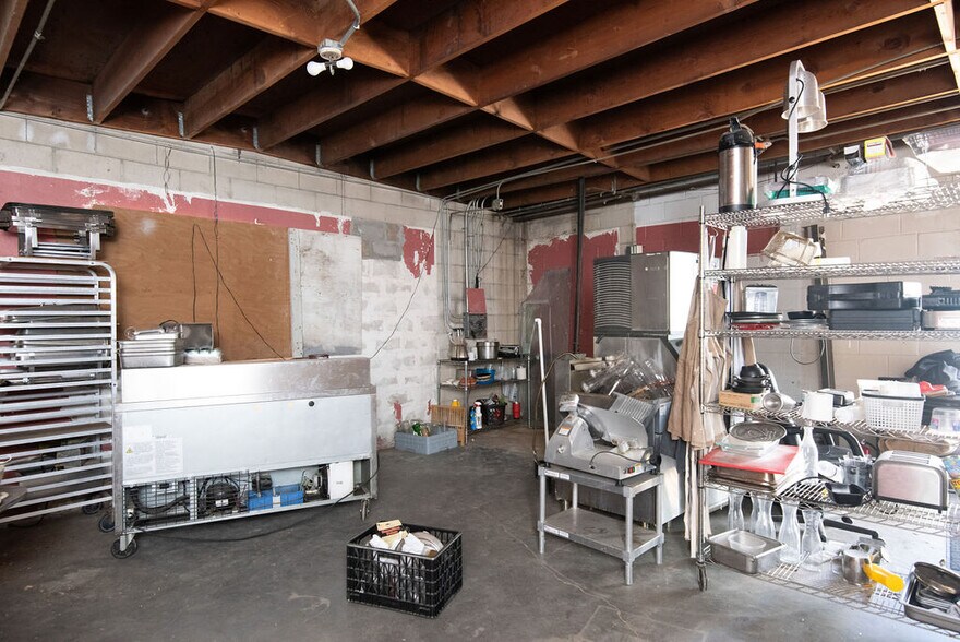 More Photos Of 132 S 1st St, Turlock Storefront For Sale