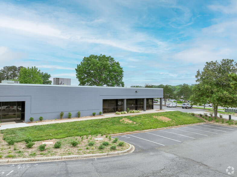 More Photos Of 7500 E Independence Blvd, Charlotte Unknown For Lease