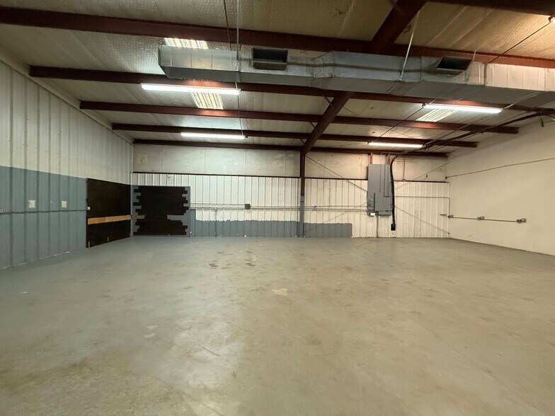 More Photos Of 2650 Old Louetta Loop, Spring Warehouse For Lease