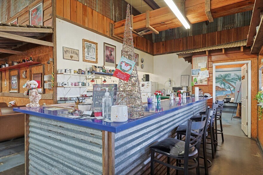 More Photos Of 317 W FM 120, Pottsboro General Retail For Sale