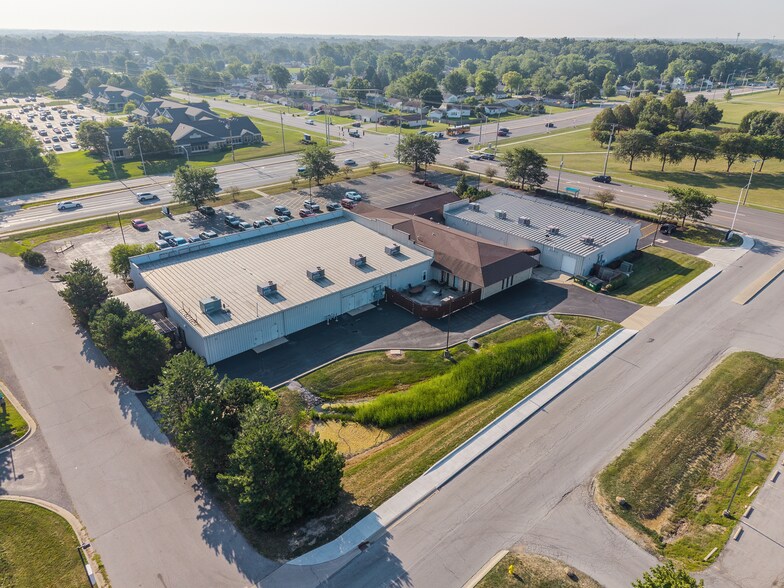 More Photos Of 7401 Coldwater Rd, Fort Wayne Unknown For Lease