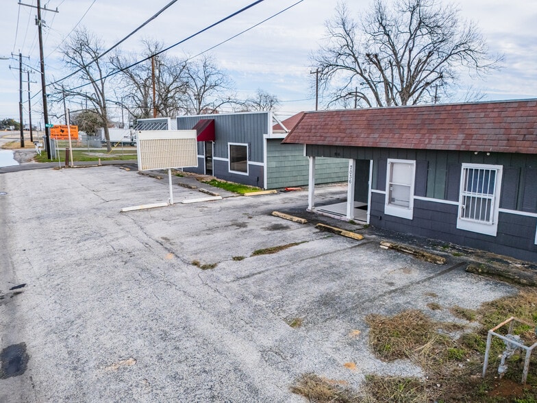 More Photos Of 7036 US Highway 87, San Antonio General Retail For Lease